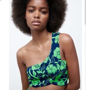 NWT ZARA One Shoulder Floral Cropped Top. Size: Large. Excellent condition 💚